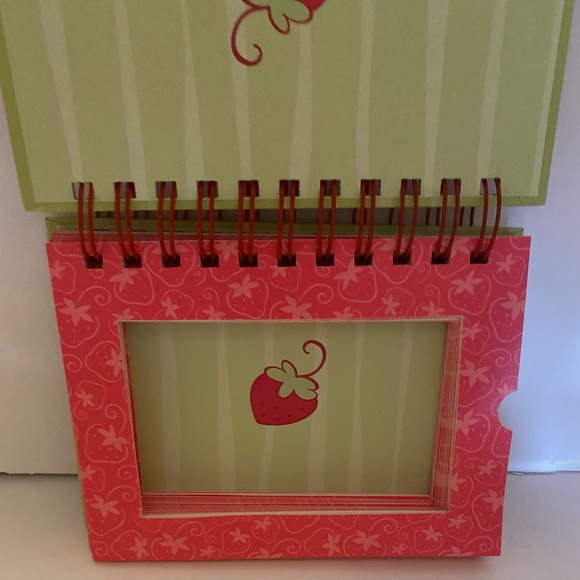 Strawberry Shortcake “Berry Best Friends” Photo Album 4x6 - Picture 2 of 4